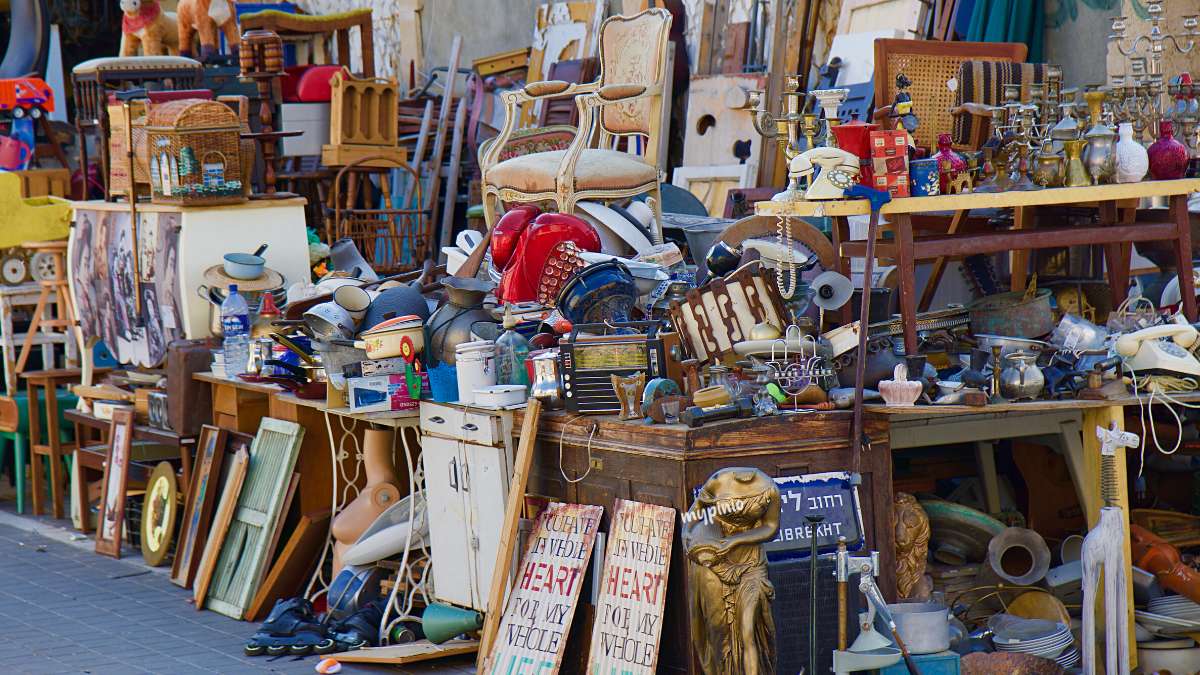 Earn money instantly at the flea market